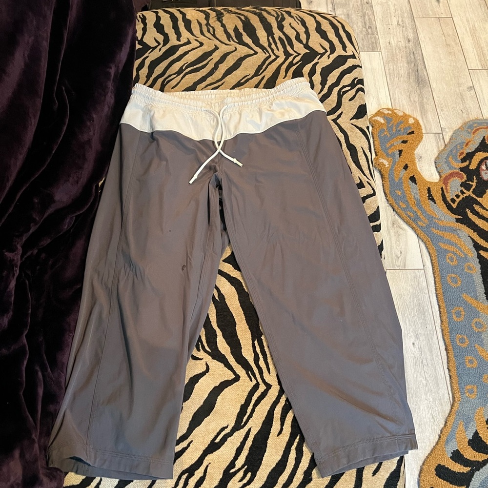 lululemon athletica Gray and White Capris